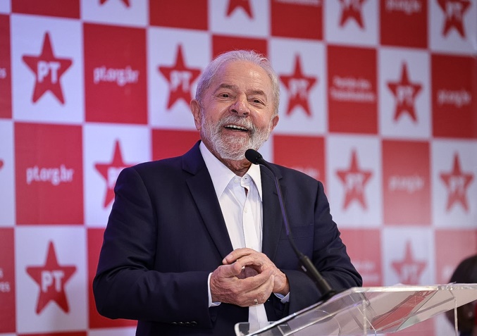 Deputado vai à Justiça contra Lula por campanha antecipada