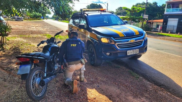 PRF recupera em Altos uma motocicleta roubada em Demerval Lobão